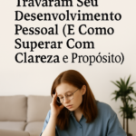 Mulher refletindo diante do notebook com expressão pensativa, simbolizando autoconhecimento e revisão de hábitos pessoais