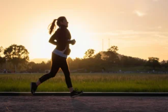 Alimentação para performance esportiva: o que comer antes e depois do treino