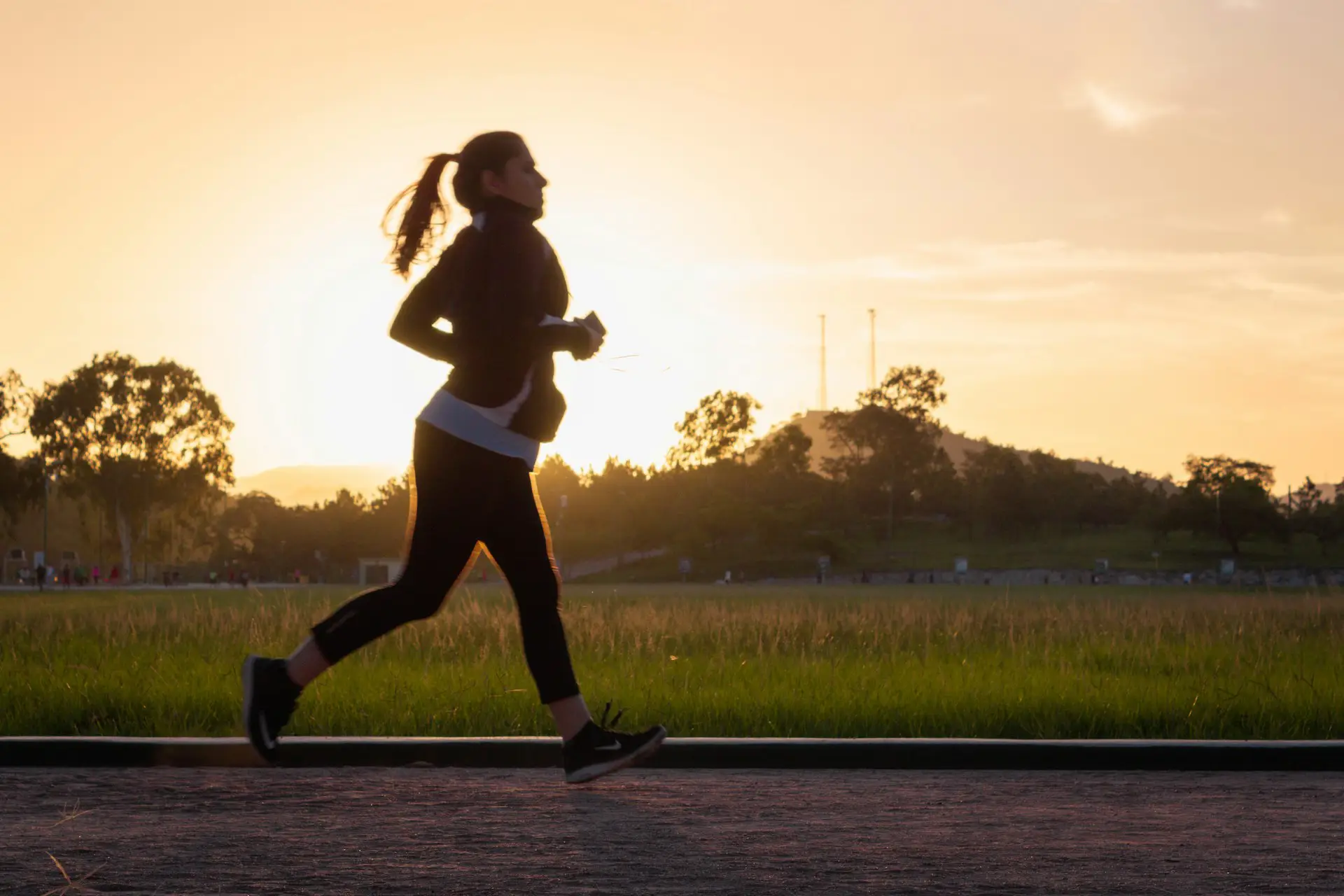 Alimentação para performance esportiva: o que comer antes e depois do treino
