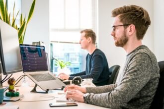 Como Transformar Conteúdos Técnicos em Ativos Comerciais